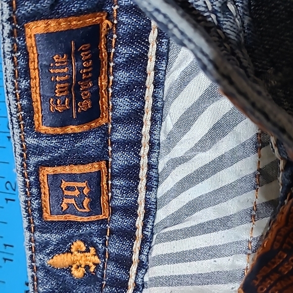 ROCK REVIVAL EMILIE EMBROIDERED BOYFRIEND CROP DENIM JEAN - Picture 7 of 16